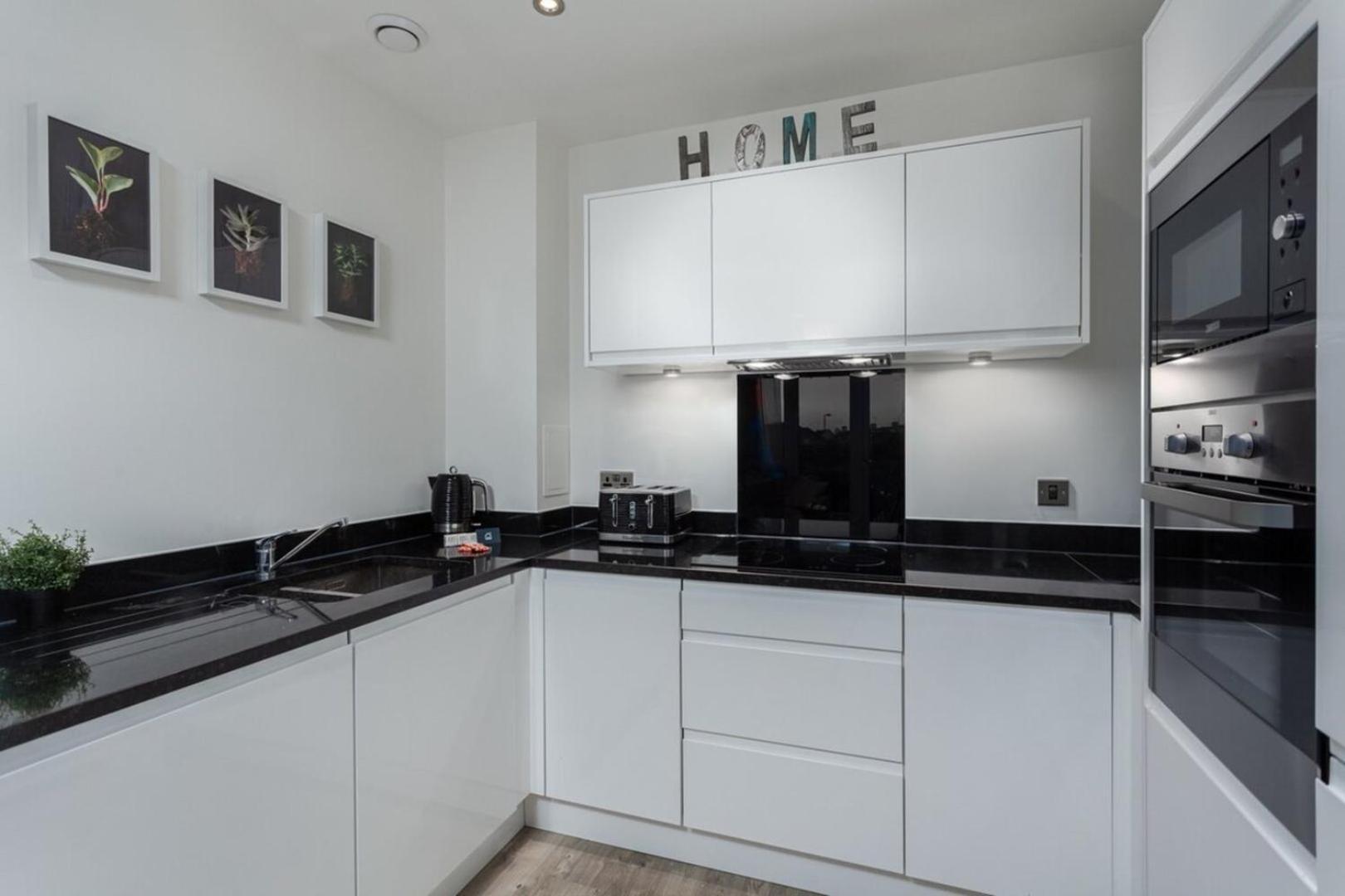 Classy Cricklewood Home Лондон Экстерьер фото