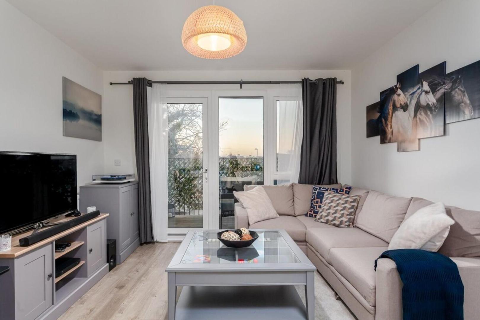 Classy Cricklewood Home Лондон Экстерьер фото