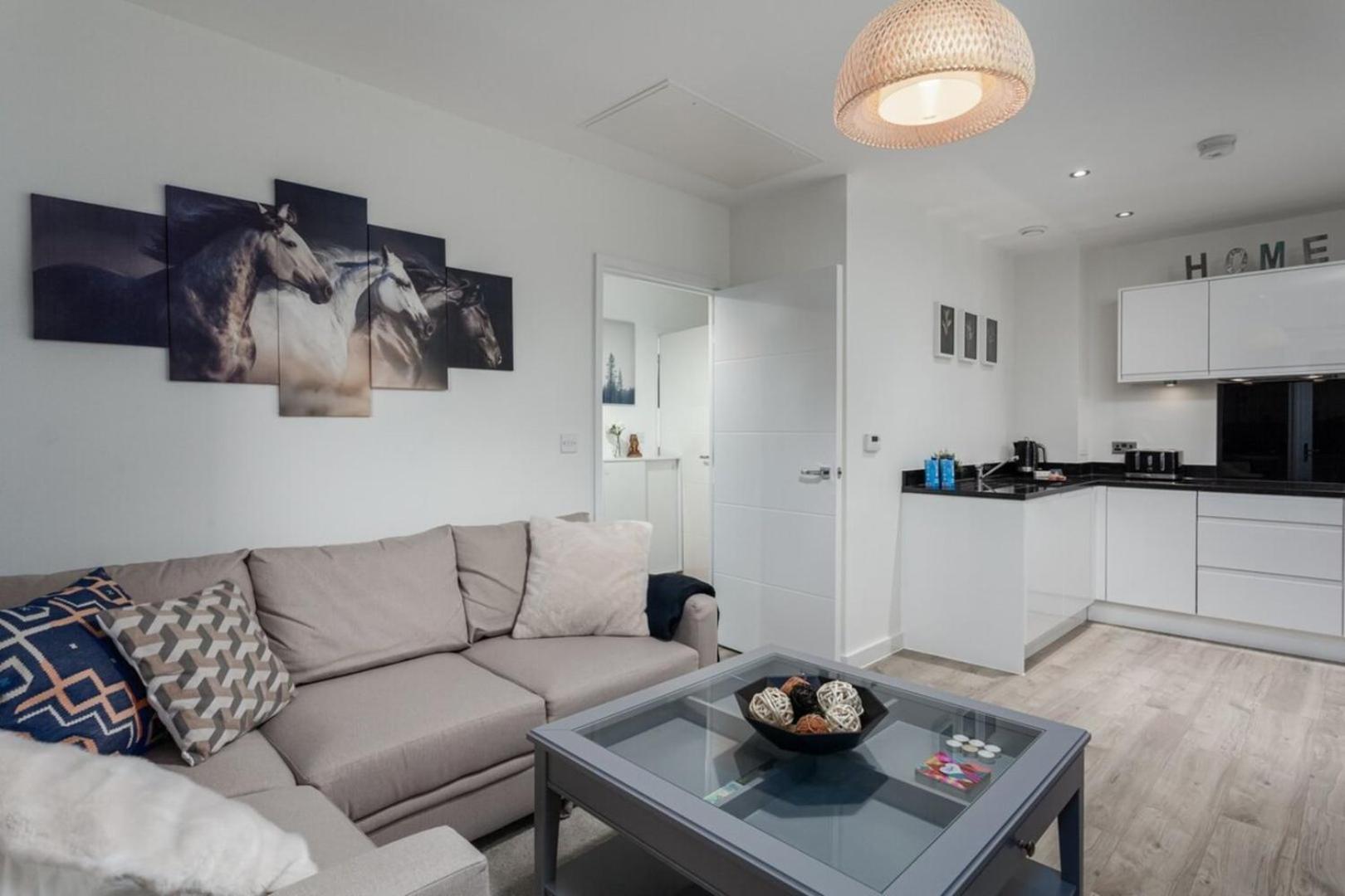 Classy Cricklewood Home Лондон Экстерьер фото