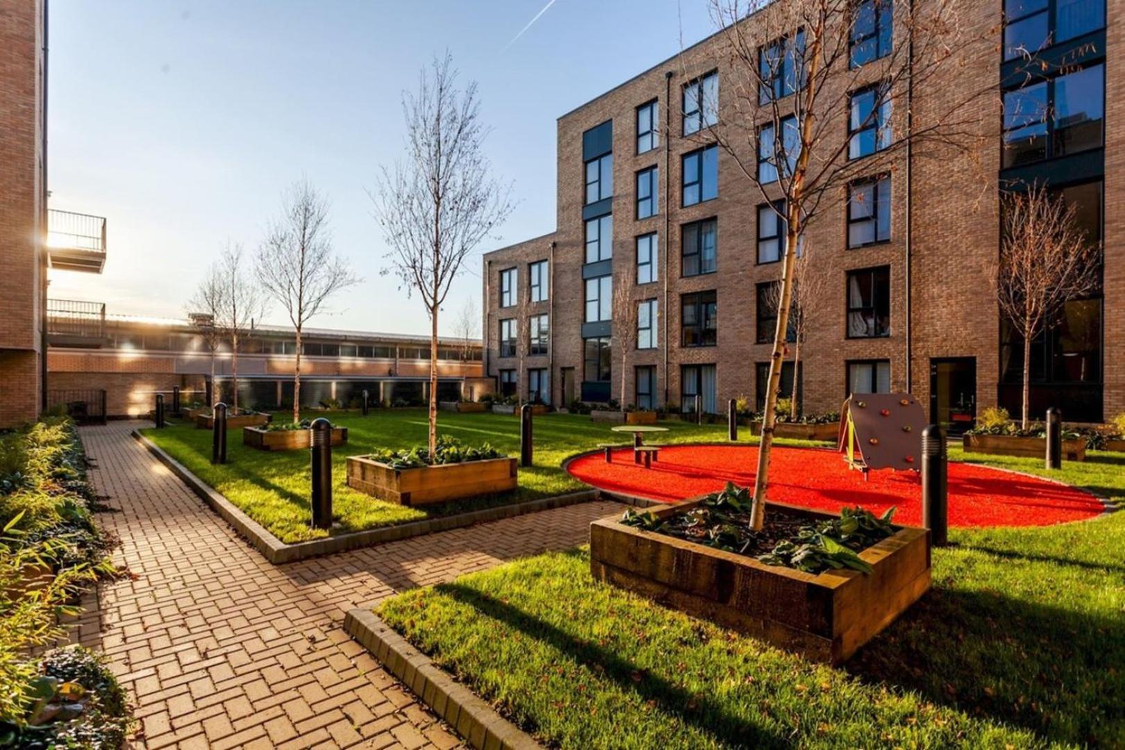 Classy Cricklewood Home Лондон Экстерьер фото