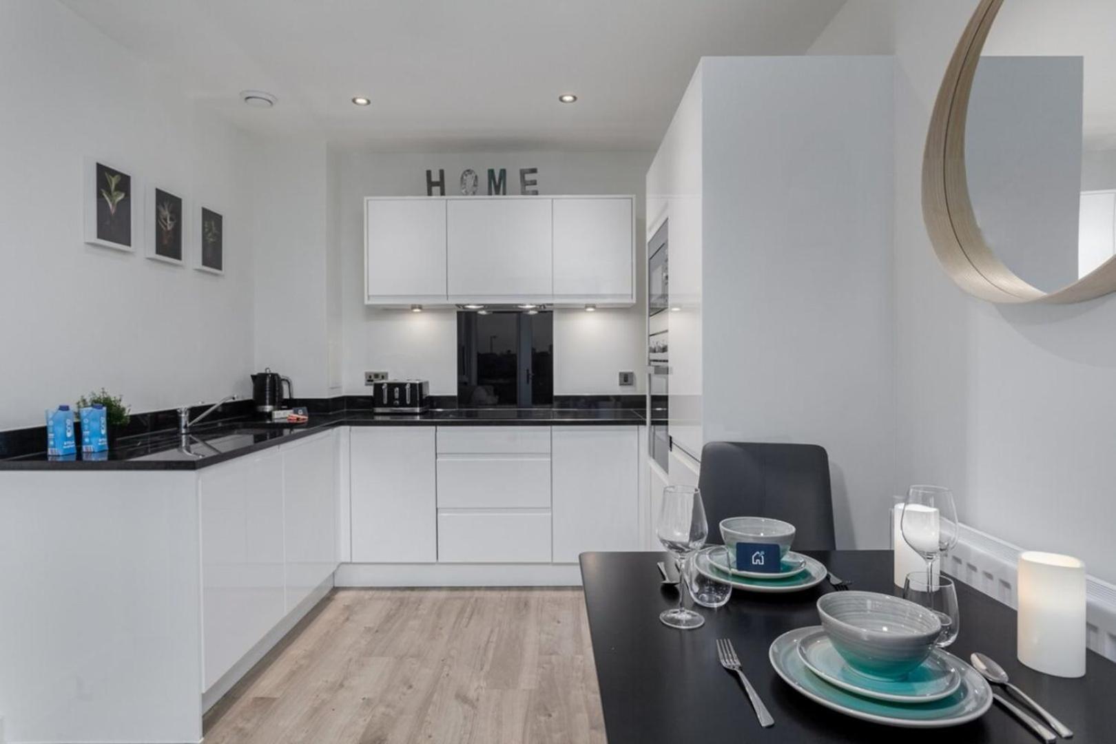 Classy Cricklewood Home Лондон Экстерьер фото