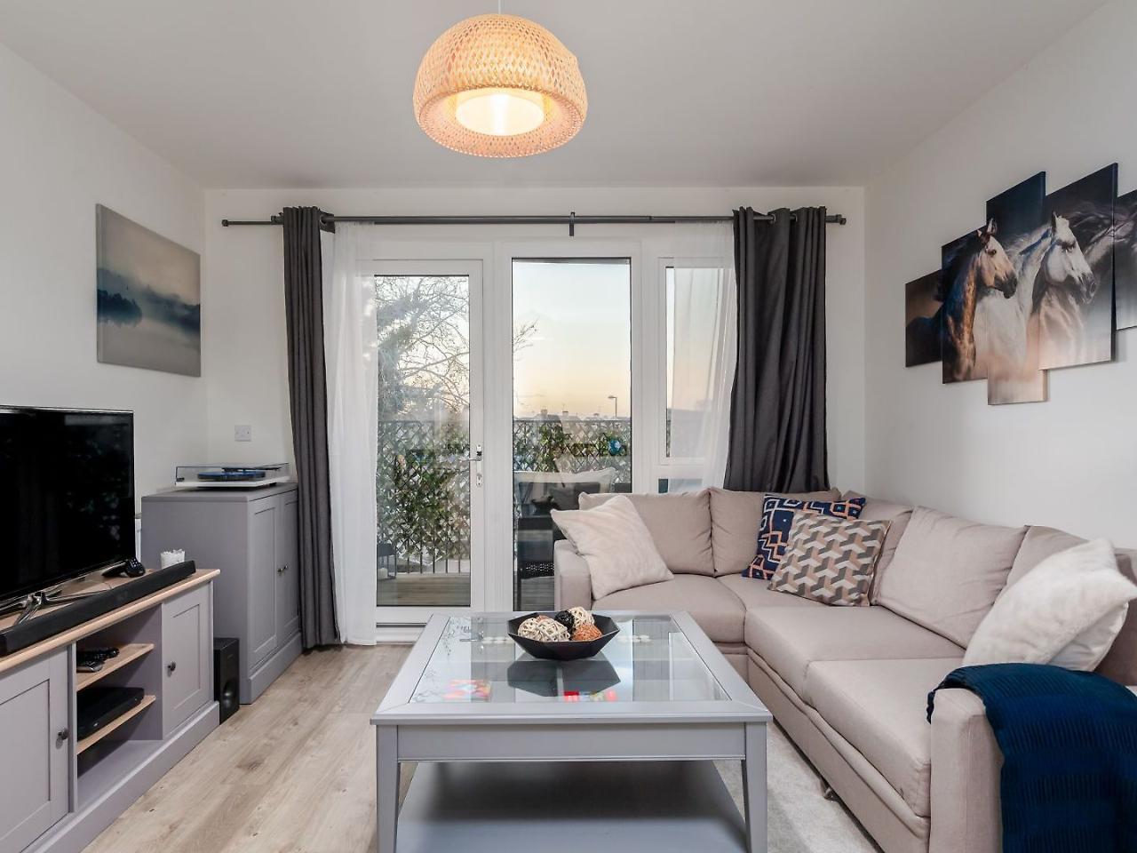 Classy Cricklewood Home Лондон Экстерьер фото
