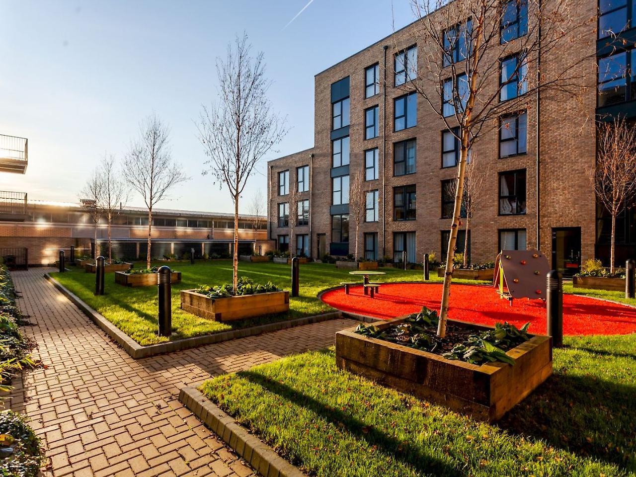Classy Cricklewood Home Лондон Экстерьер фото